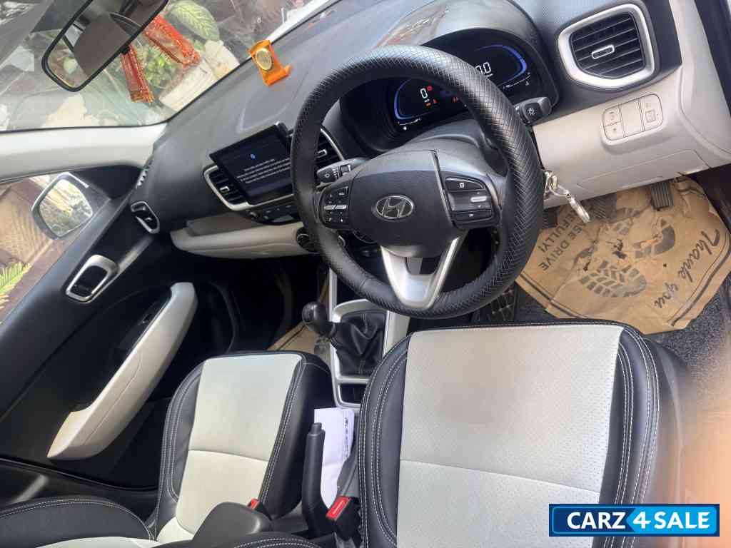 Hyundai Venue S optional