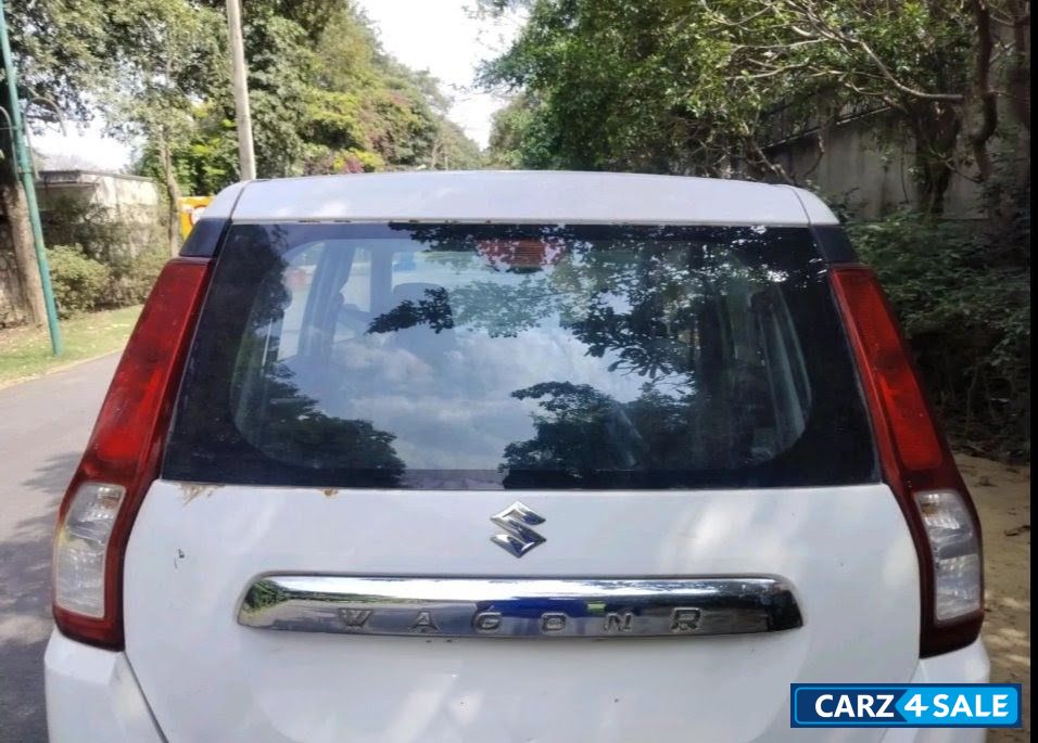 White Maruti Suzuki Wagon R Lxi