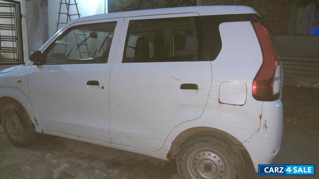 White Maruti Suzuki Wagon R Lxi