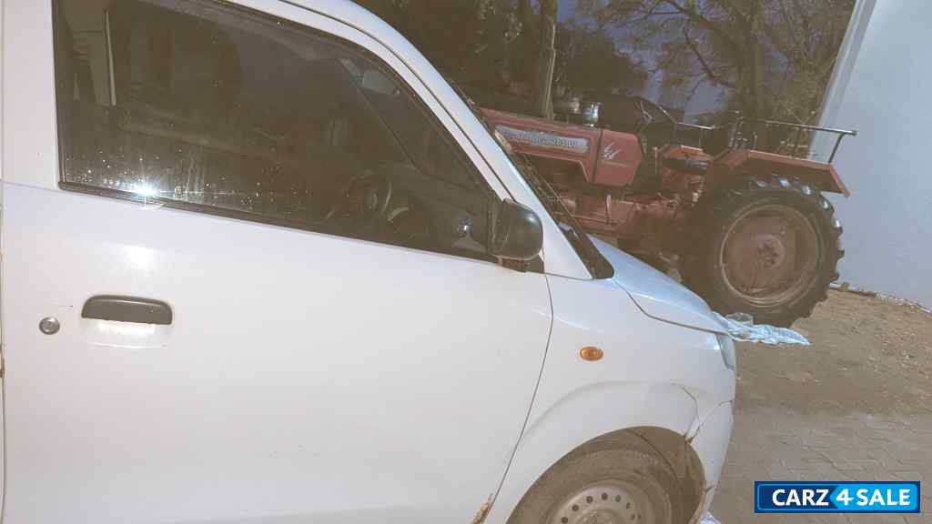 White Maruti Suzuki Wagon R Lxi