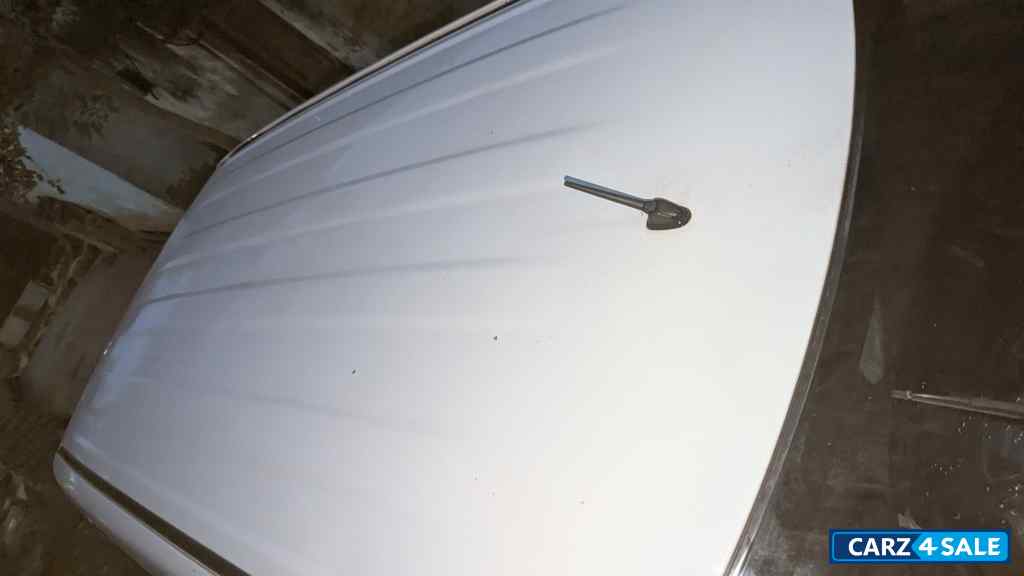 White Maruti Suzuki Wagon R Lxi