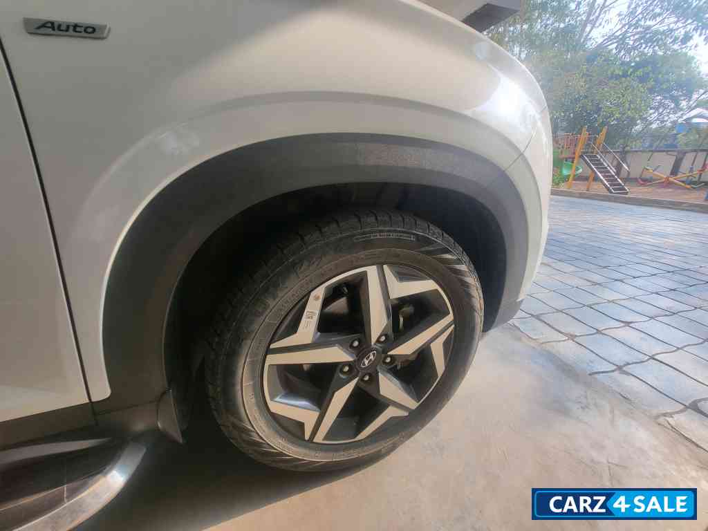 White Hyundai Alcazar Prestige 1.5(O) Automatic 7 Seater