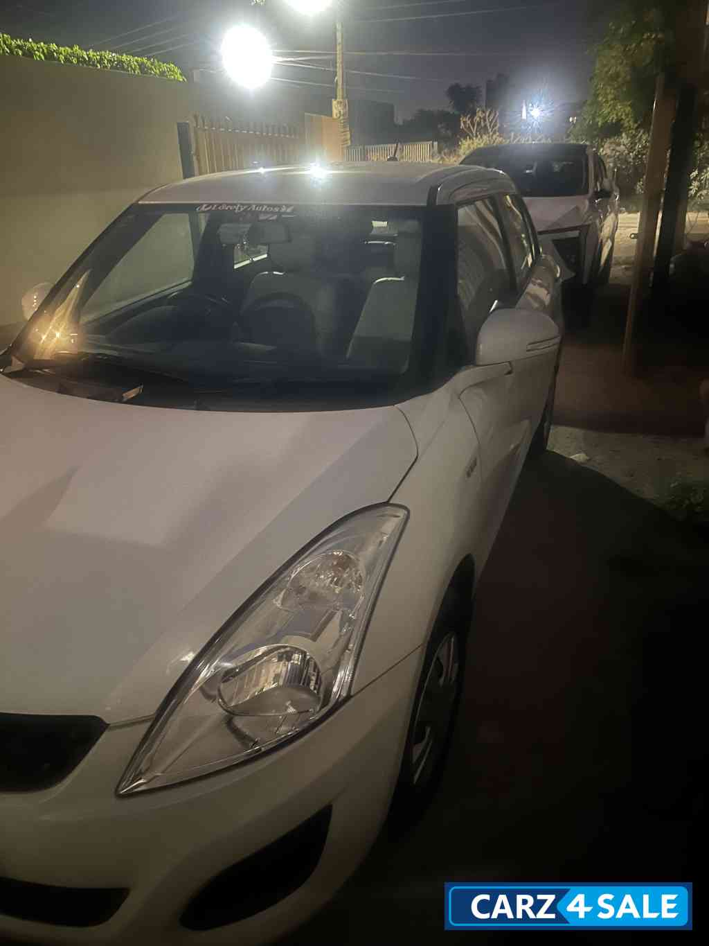 White Maruti Suzuki Dzire vxi White Maruti Suzuki Dzire vxi