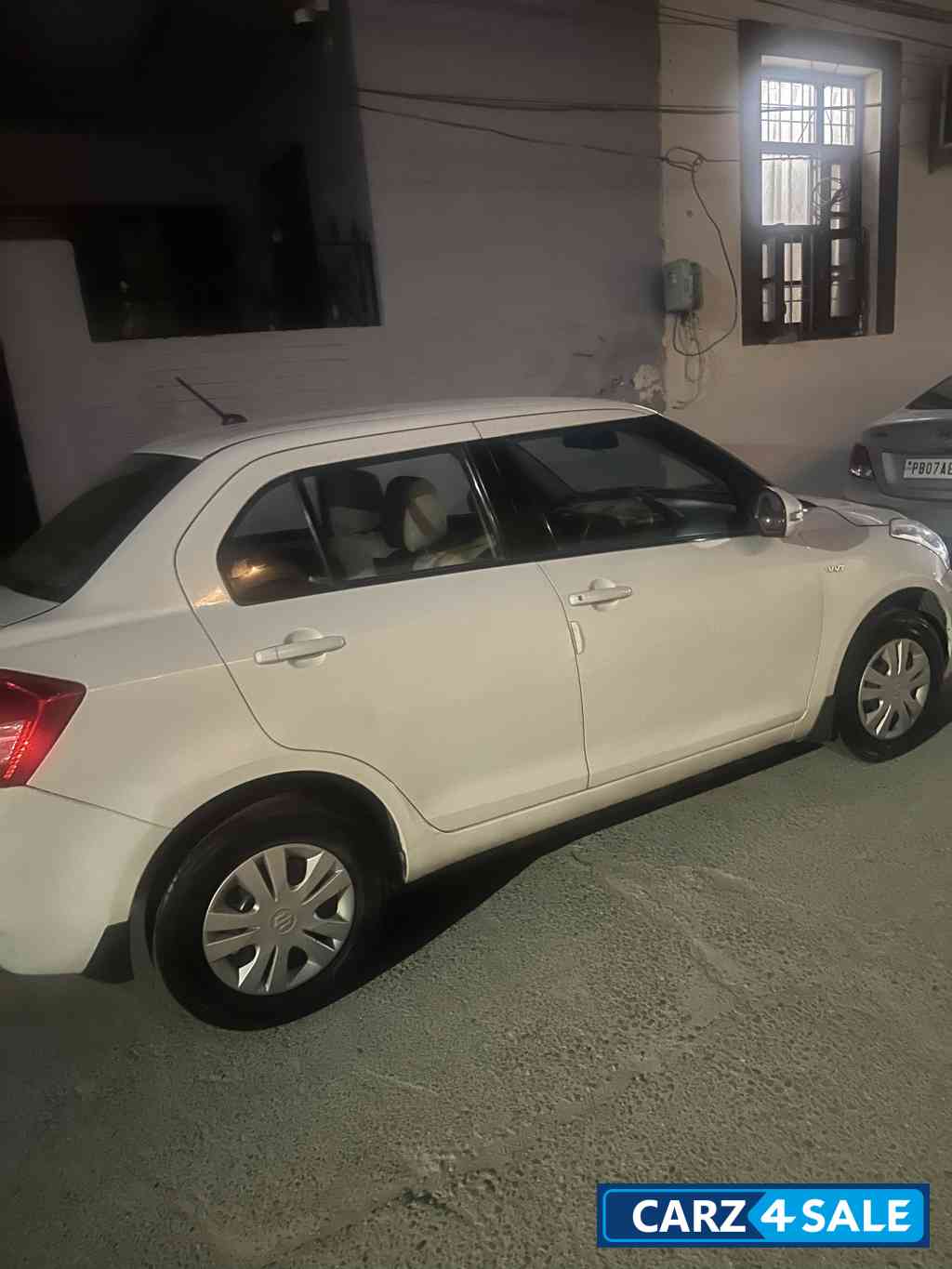 White Maruti Suzuki Dzire vxi White Maruti Suzuki Dzire vxi