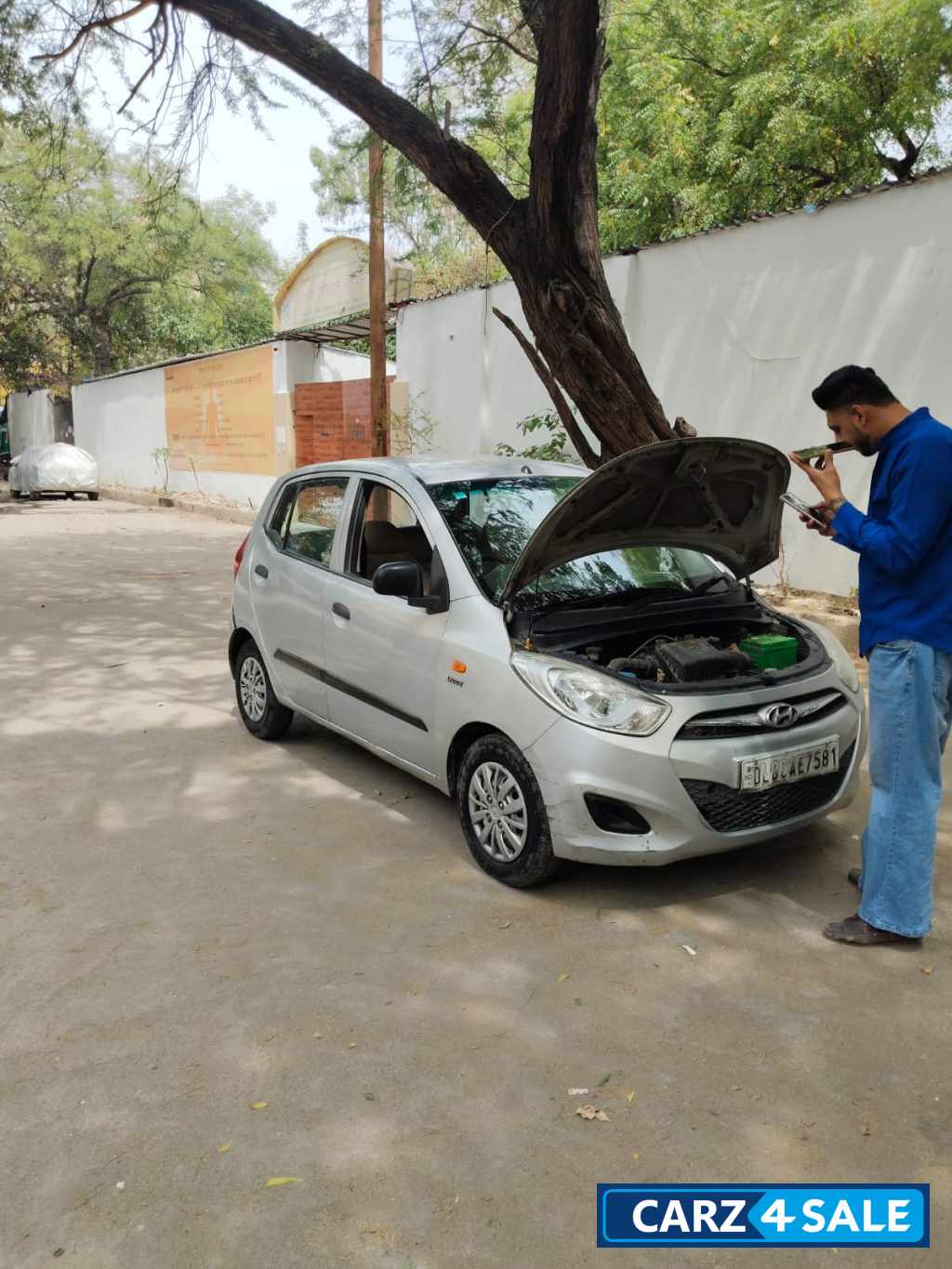 Silver Hyundai i10 Magna 1.1
