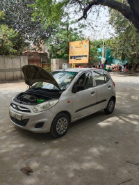 Silver Hyundai i10 Magna 1.1