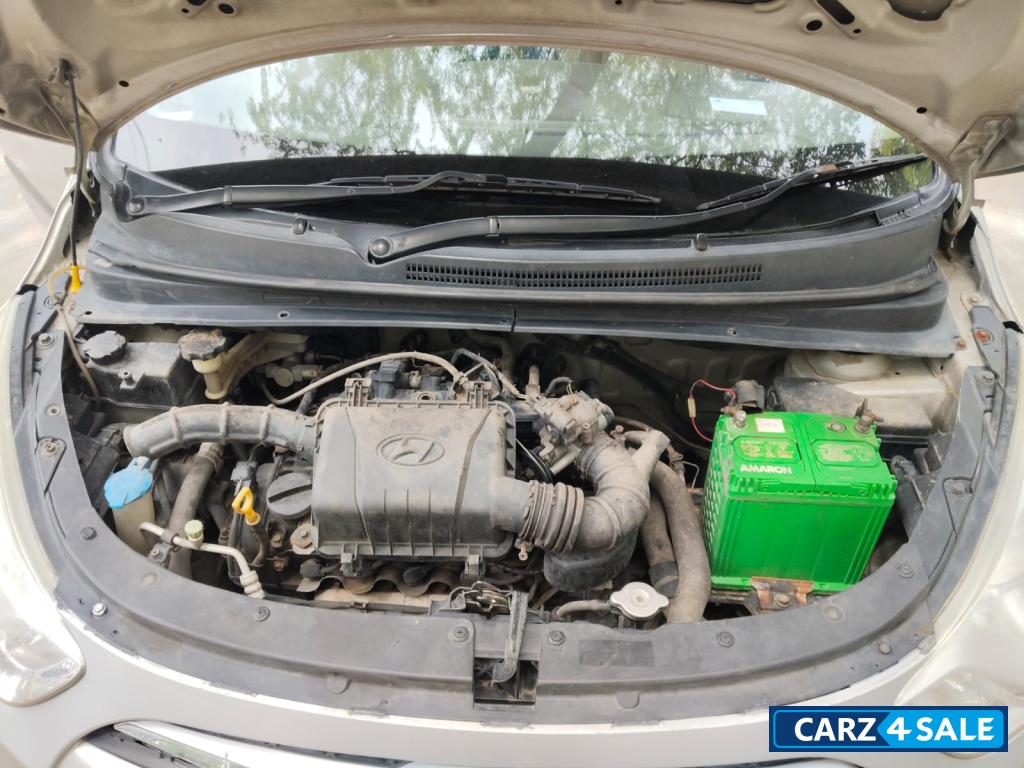 Silver Hyundai i10 Magna 1.1 Silver Hyundai i10 Magna 1.1