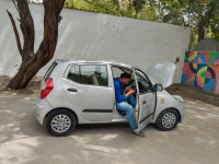 Silver Hyundai i10 Magna 1.1
