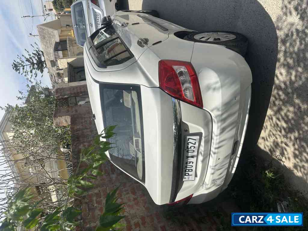 White Maruti Suzuki Dzire VDI
