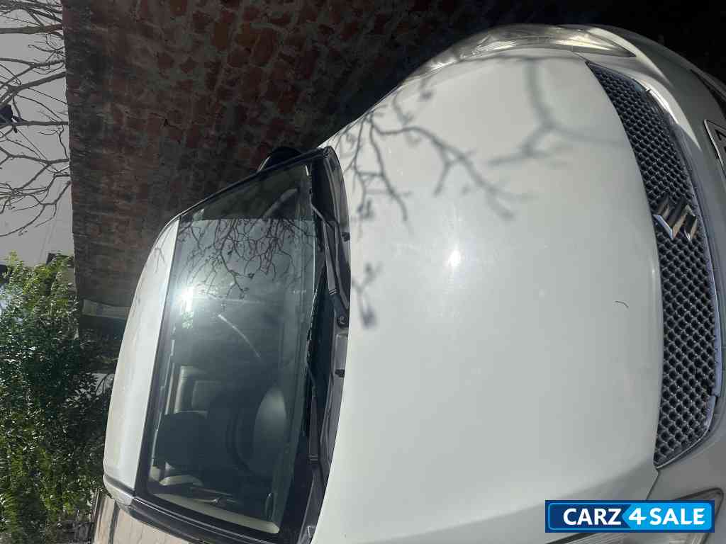 White Maruti Suzuki Dzire VDI