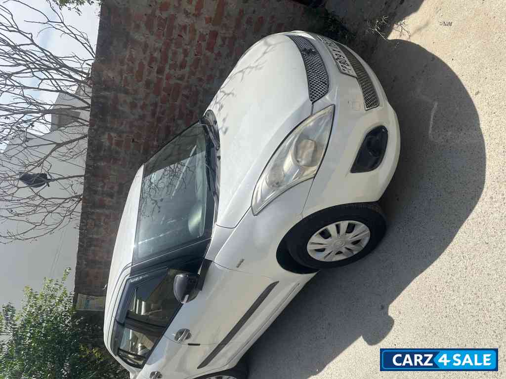 White Maruti Suzuki Dzire VDI