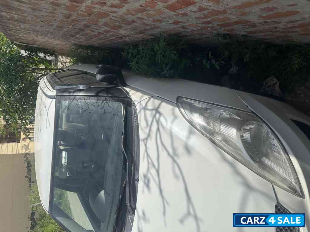 White Maruti Suzuki Dzire VDI