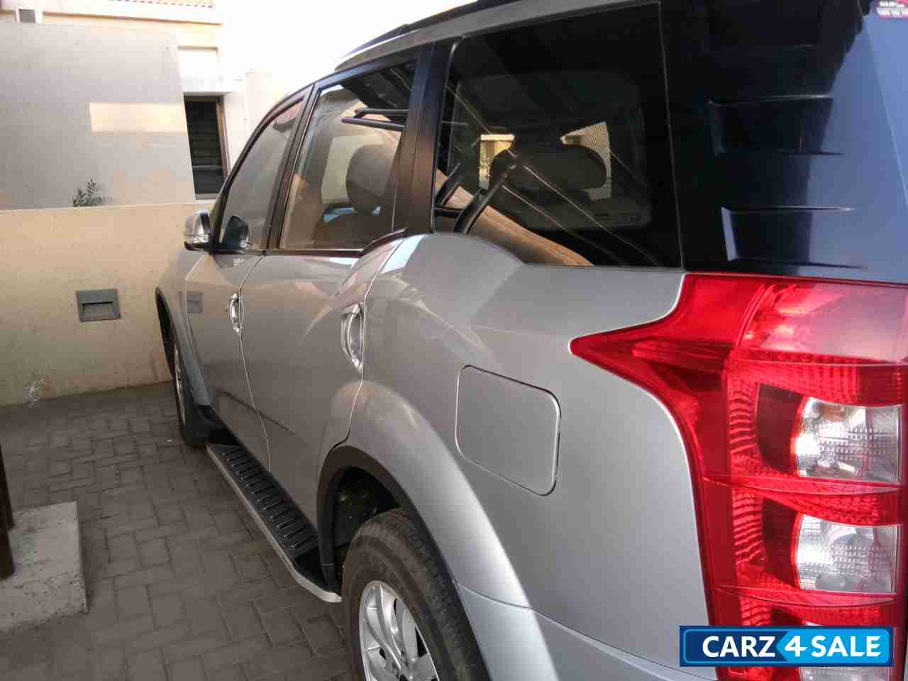 Mahindra  XUV 500  W8 FWD