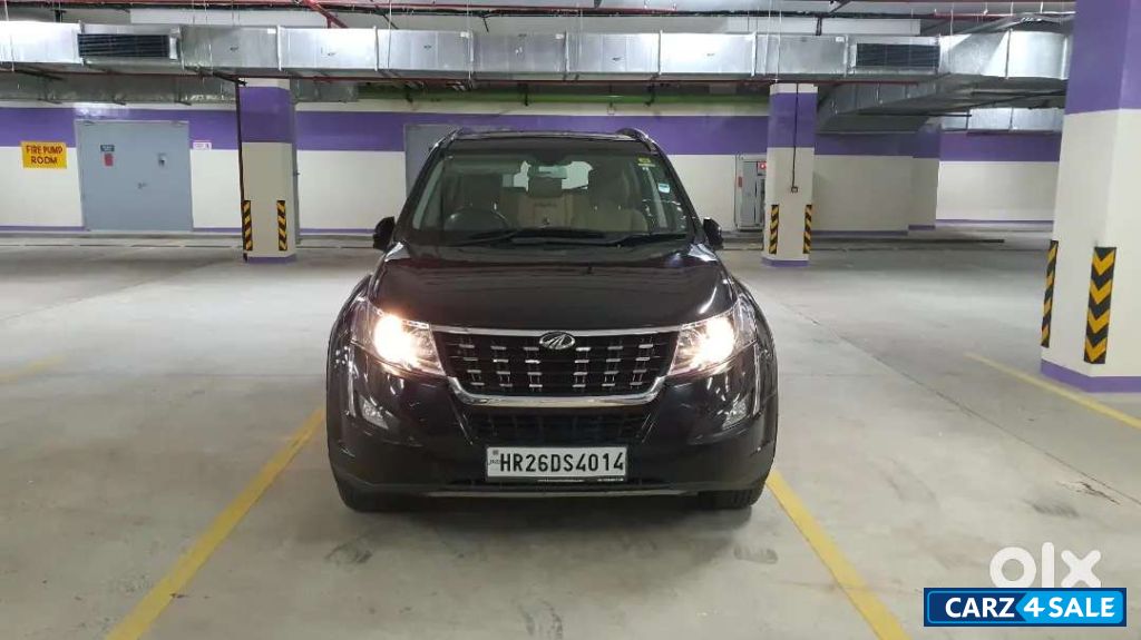 Mahindra XUV 500 W9