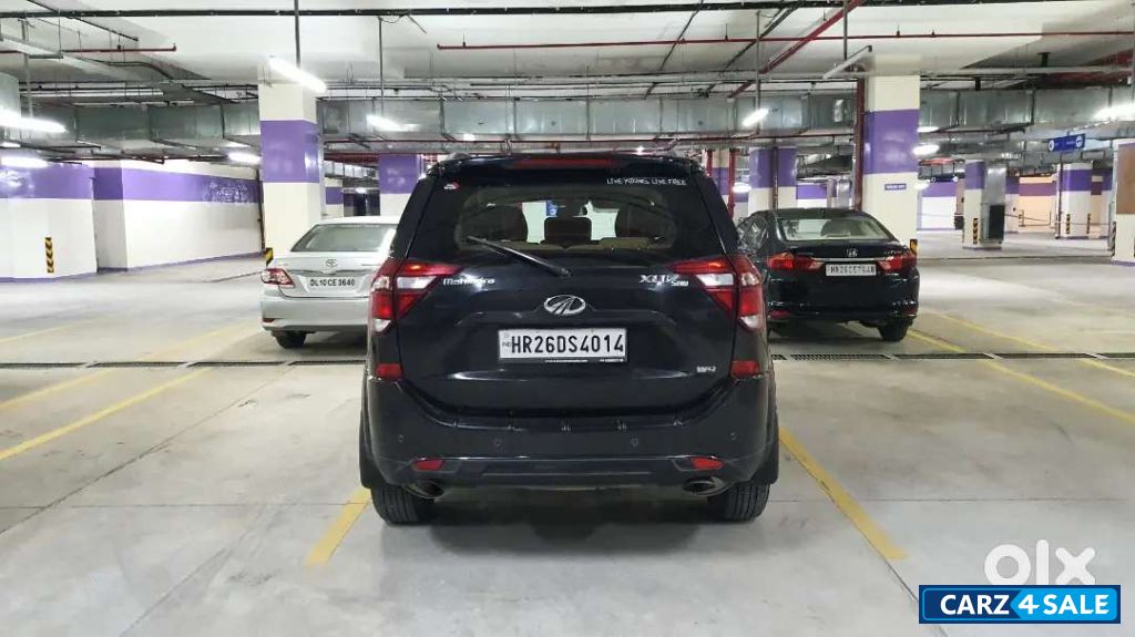 Mahindra XUV 500 W9