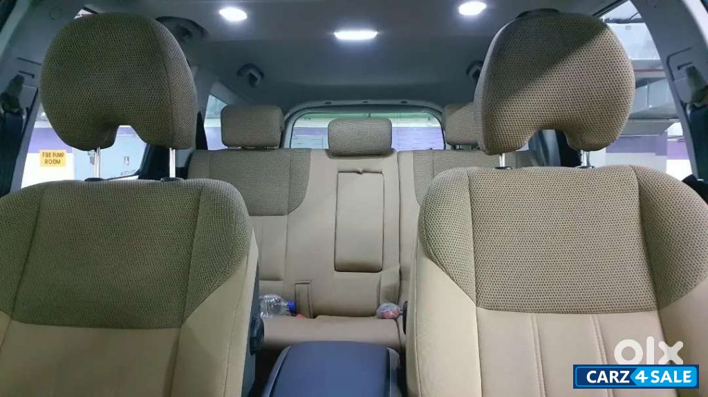 Mahindra XUV 500 W9