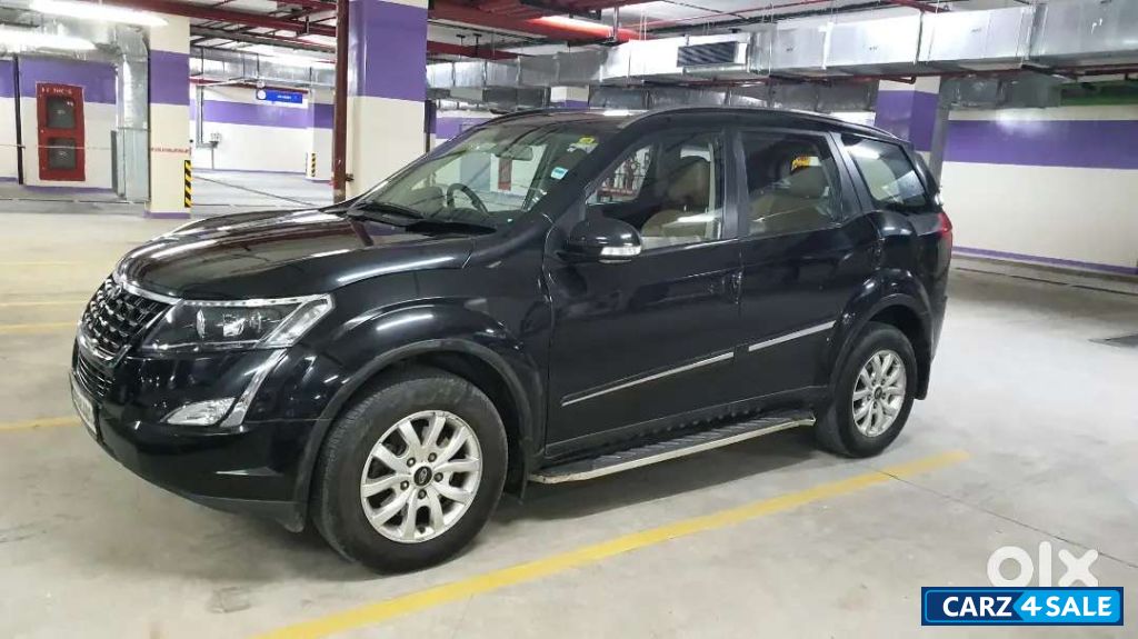 Mahindra XUV 500 W9
