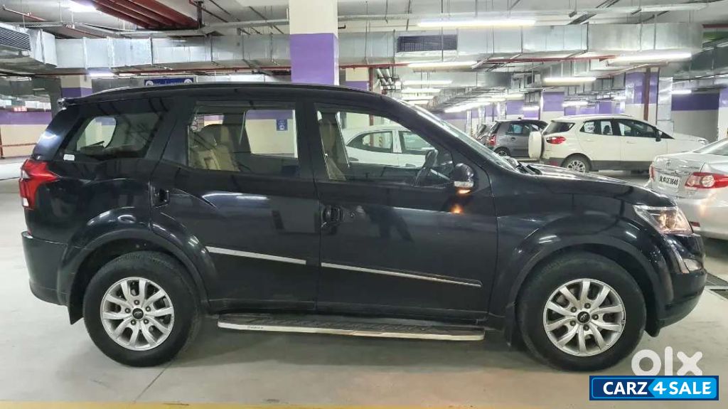 Mahindra XUV 500 W9