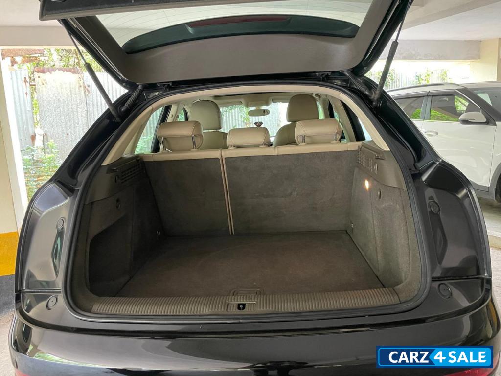 Black Audi Q3 Diesel Automatic 2.0TDI