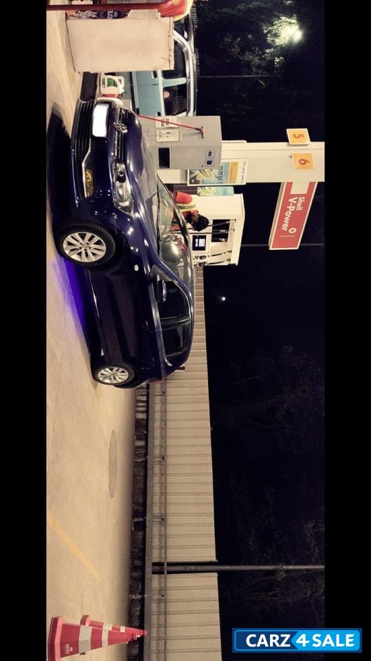 Blue Volkswagen Polo MPI Highline