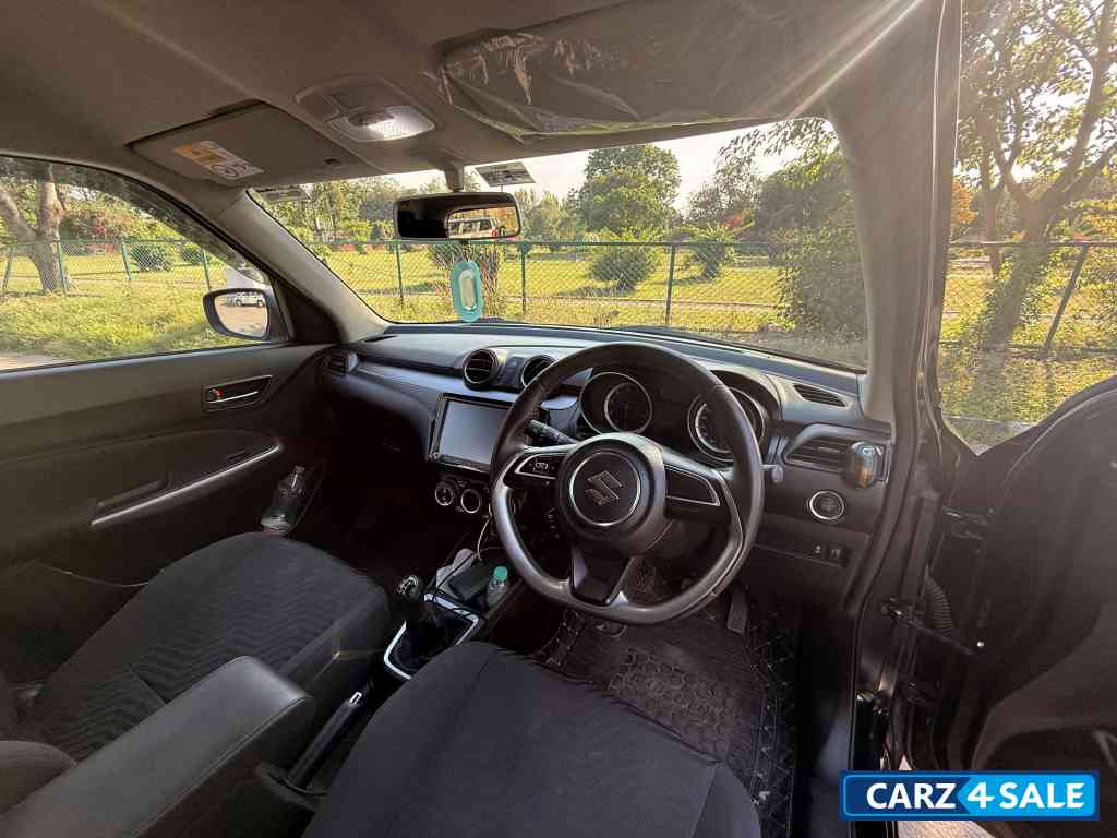 Black Maruti Suzuki Swift Zxi
