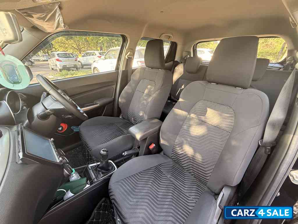 Black Maruti Suzuki Swift Zxi