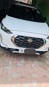 Storm White Nissan Magnite XV MT