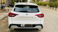 Storm White Nissan Magnite XV MT