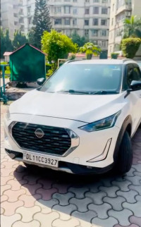 Storm White Nissan Magnite XV MT