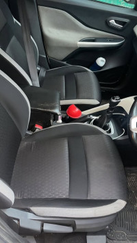 Storm White Nissan Magnite XV MT