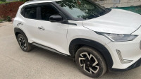 Storm White Nissan Magnite XV MT