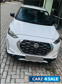 Storm White Nissan Magnite XV MT