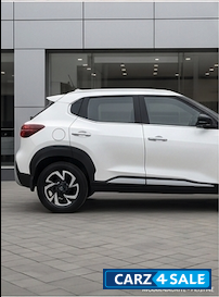 Storm White Nissan Magnite XV MT