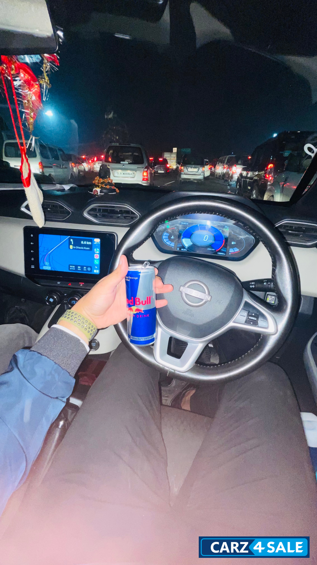 Storm White Nissan Magnite XV MT