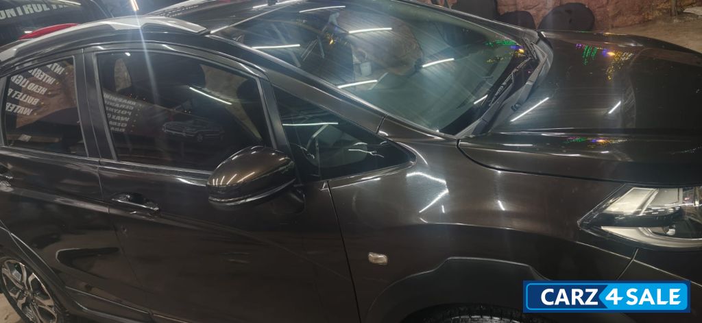 Brown Honda WR-V smt