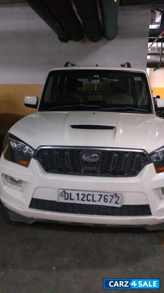 White Mahindra Scorpio S4 plus 1.99