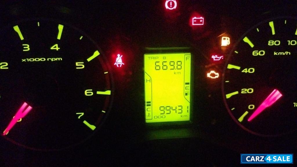 White Mahindra Scorpio S4 plus 1.99