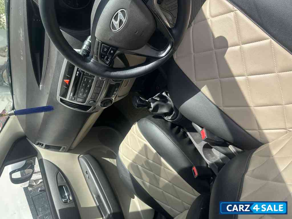 White Hyundai i20 Sports White Hyundai i20 Sports