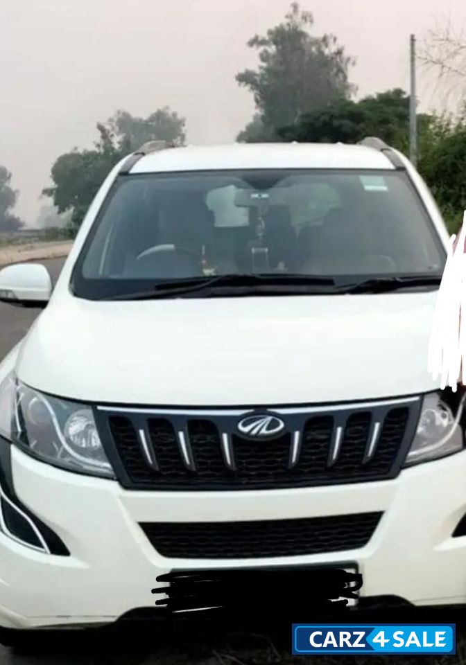 Mahindra XUV 500 W4