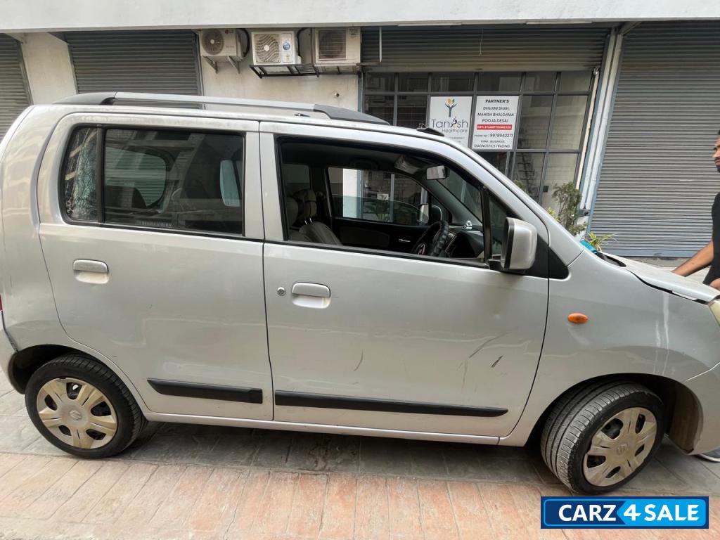 Silver Maruti Suzuki Wagon R VXI