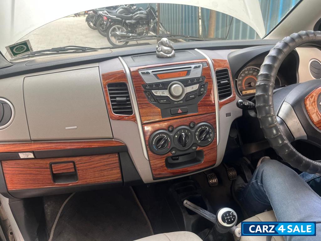 Silver Maruti Suzuki Wagon R VXI