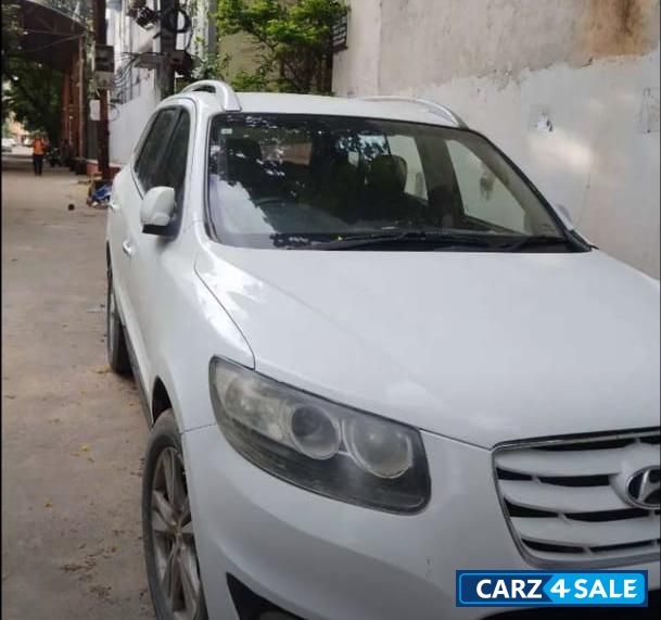 Crystals White Hyundai Santa Fe 4 WD