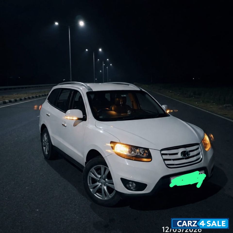 Crystals White Hyundai Santa Fe 4 WD
