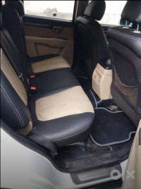 Crystals White Hyundai Santa Fe 4 WD