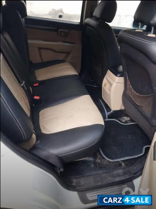 Crystals White Hyundai Santa Fe 4 WD