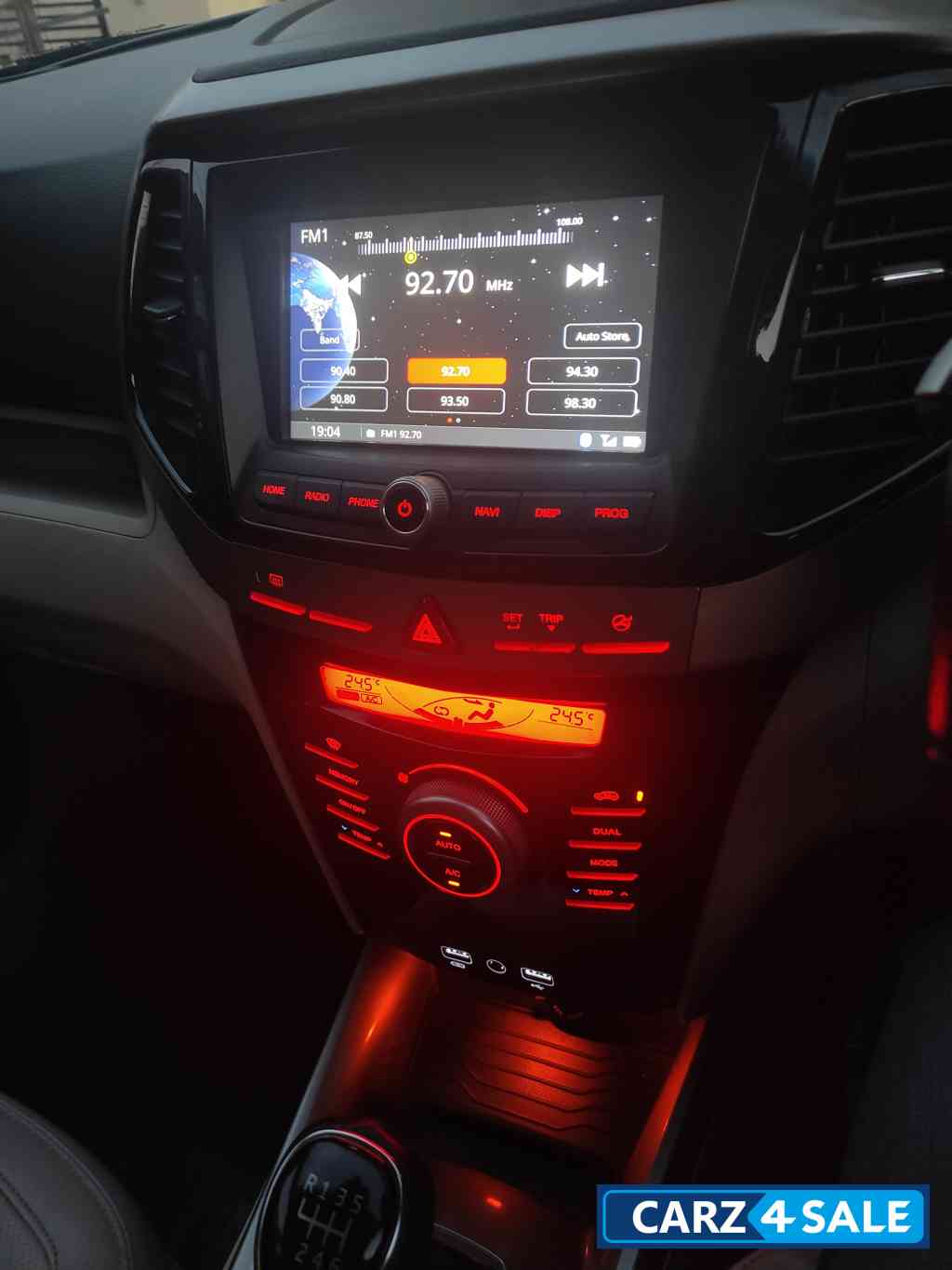 Mahindra XUV300 W8 optional