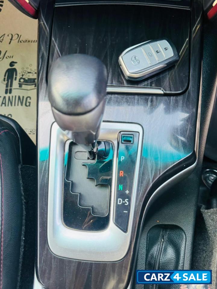 Toyota Fortuner Legender