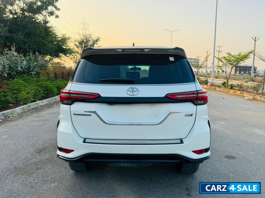 Toyota Fortuner Legender