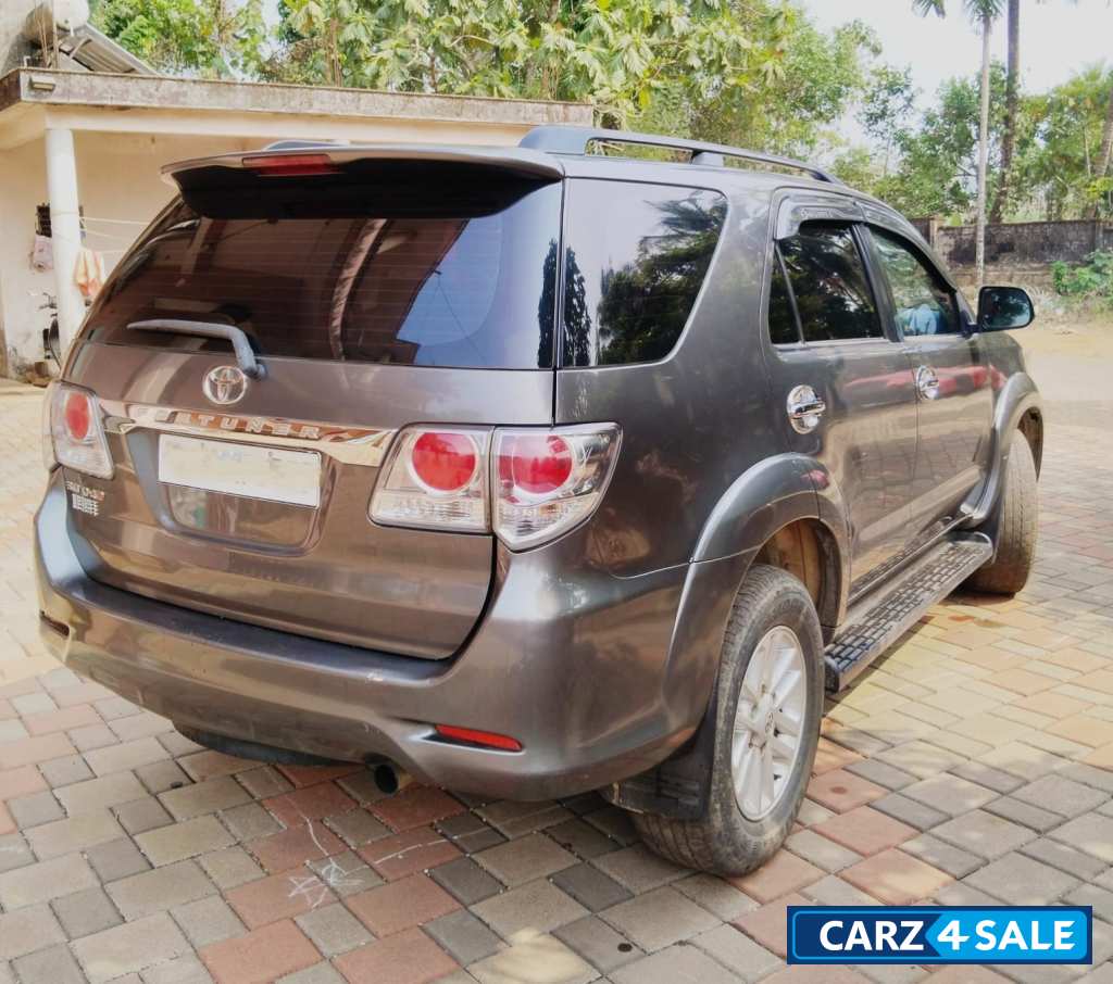 Grey Toyota Fortuner 4x2 mt