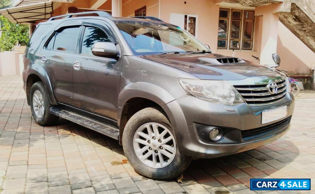 Grey Toyota Fortuner 4x2 mt